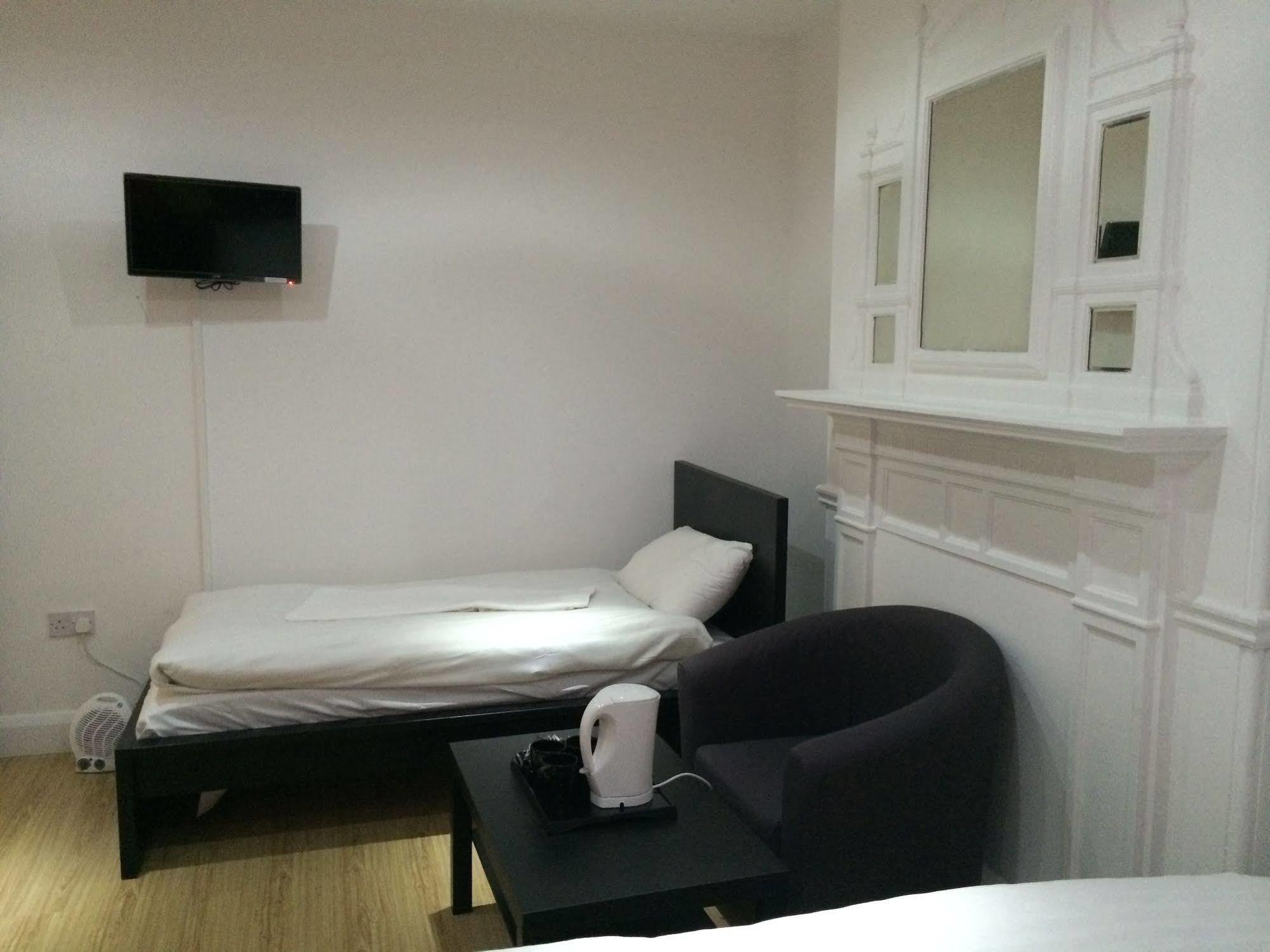 Hotel Duke Of Fife à Barking  Extérieur photo